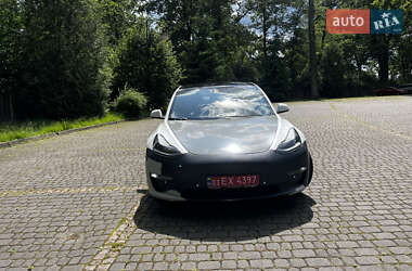 Седан Tesla Model 3 2021 в 