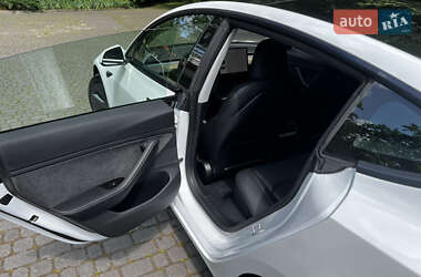 Седан Tesla Model 3 2021 в 