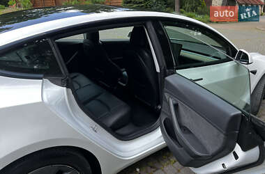 Седан Tesla Model 3 2021 в 