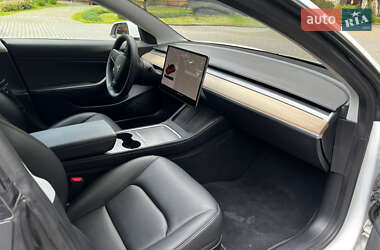 Седан Tesla Model 3 2021 в 