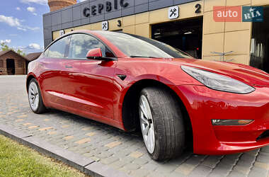 Седан Tesla Model 3 2021 в 