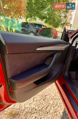 Седан Tesla Model 3 2021 в 