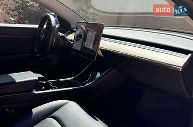 Седан Tesla Model 3 2020 в 