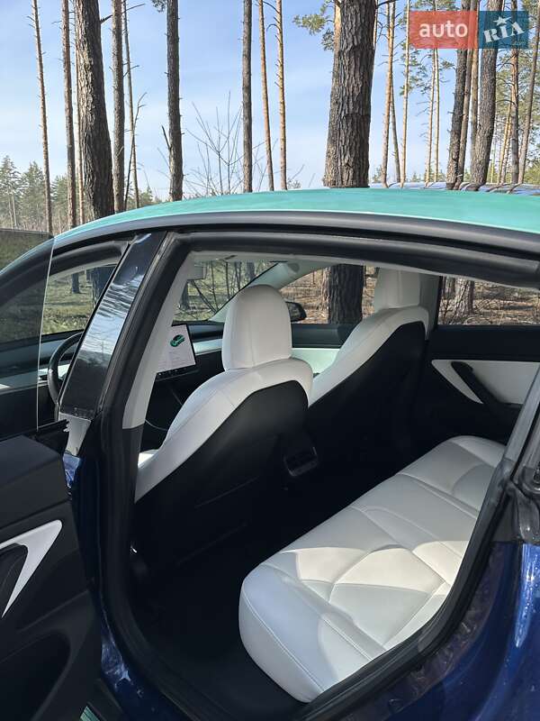 Седан Tesla Model 3 2018 в Вышгороде
