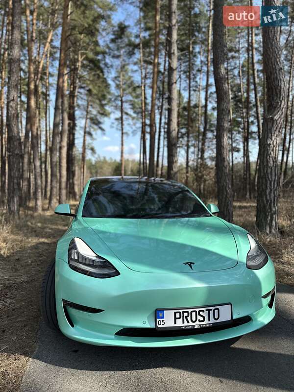 Седан Tesla Model 3 2018 в Вышгороде
