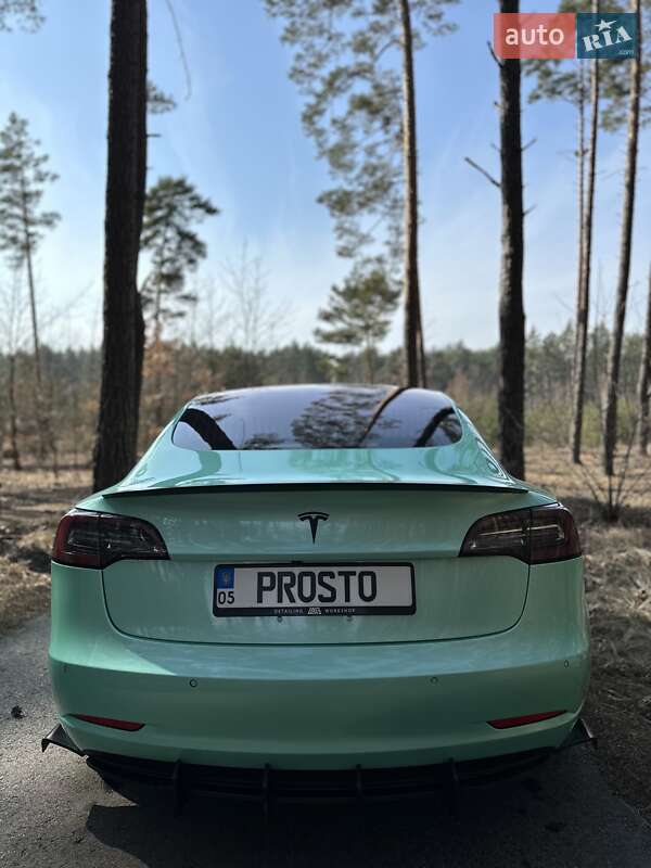Седан Tesla Model 3 2018 в Вышгороде