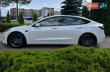 Седан Tesla Model 3 2023 в 