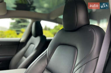 Седан Tesla Model 3 2023 в 