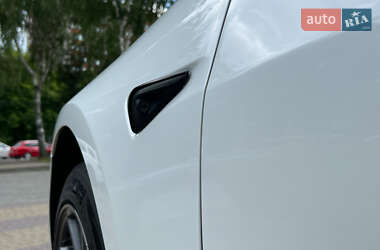 Седан Tesla Model 3 2023 в 