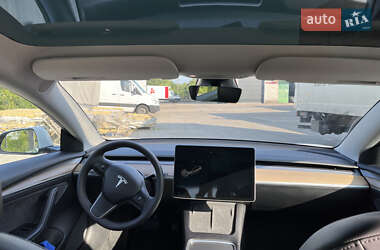 Седан Tesla Model 3 2022 в 