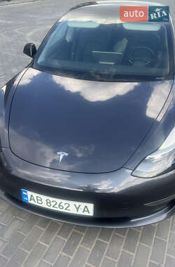 Седан Tesla Model 3 2021 в 