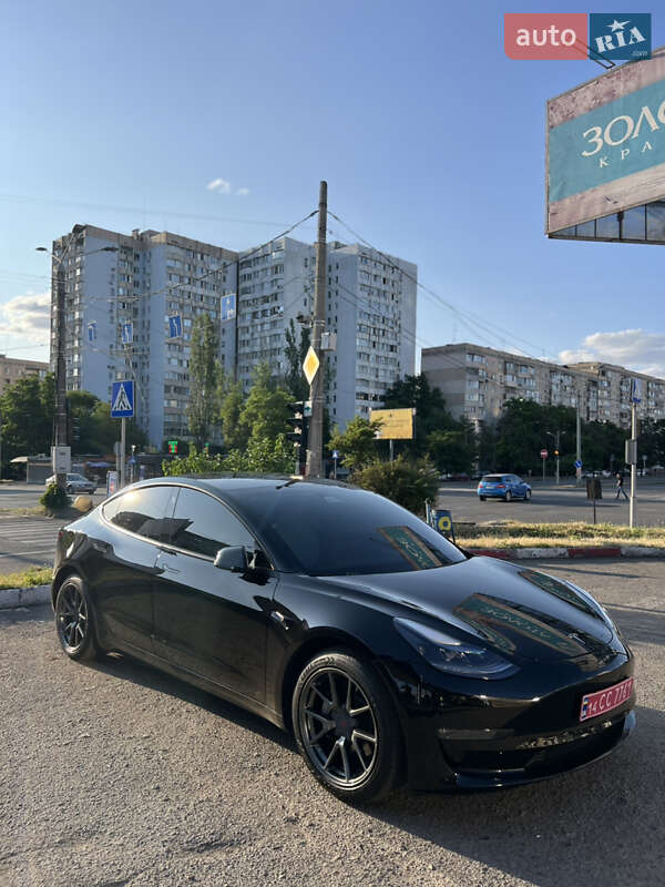 Седан Tesla Model 3 2021 в 