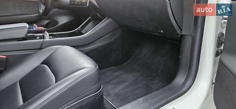 Седан Tesla Model 3 2018 в Киеве