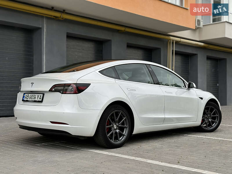 Седан Tesla Model 3 2020 в Виннице