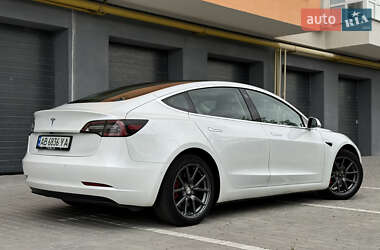Седан Tesla Model 3 2020 в 