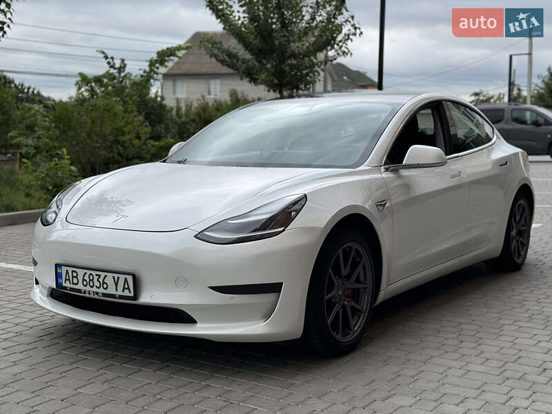 Седан Tesla Model 3 2020 в Виннице