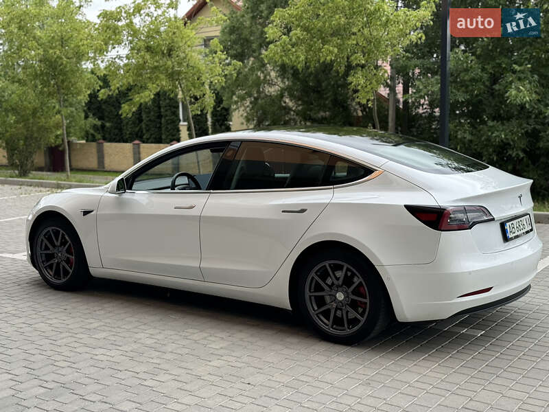 Седан Tesla Model 3 2020 в Виннице