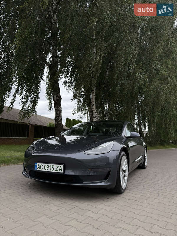 Седан Tesla Model 3 2021 в 