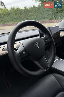 Седан Tesla Model 3 2021 в 