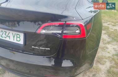Седан Tesla Model 3 2021 в 
