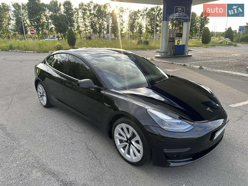 Седан Tesla Model 3 2022 в Івано-Франківську