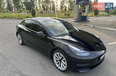 Седан Tesla Model 3 2022 в 