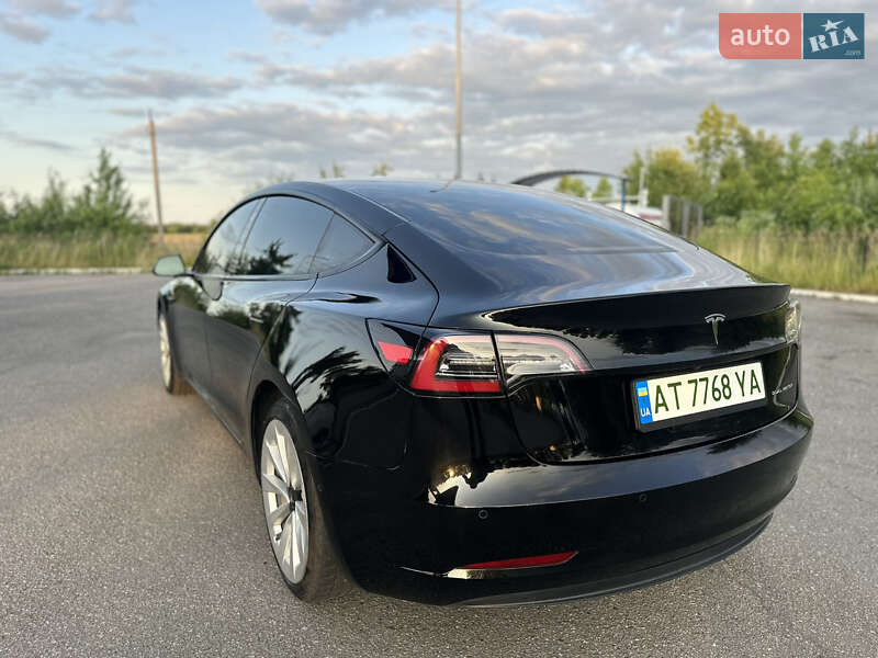 Седан Tesla Model 3 2022 в Івано-Франківську