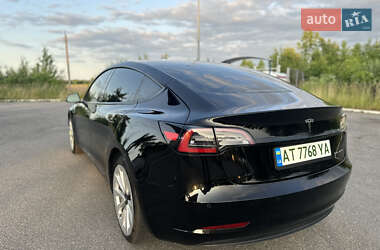 Седан Tesla Model 3 2022 в 