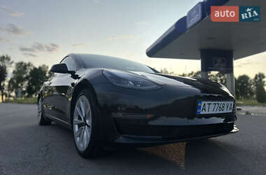 Седан Tesla Model 3 2022 в 
