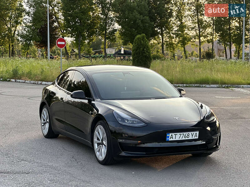Седан Tesla Model 3 2022 в Івано-Франківську