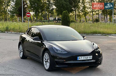 Седан Tesla Model 3 2022 в 
