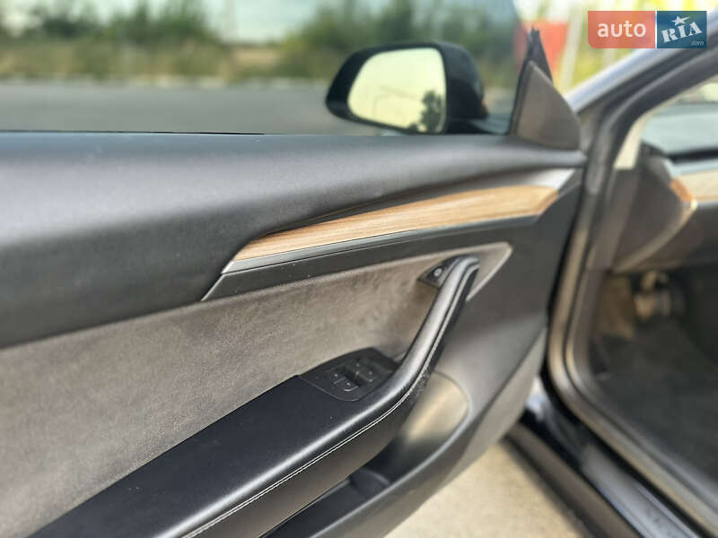 Седан Tesla Model 3 2022 в Івано-Франківську