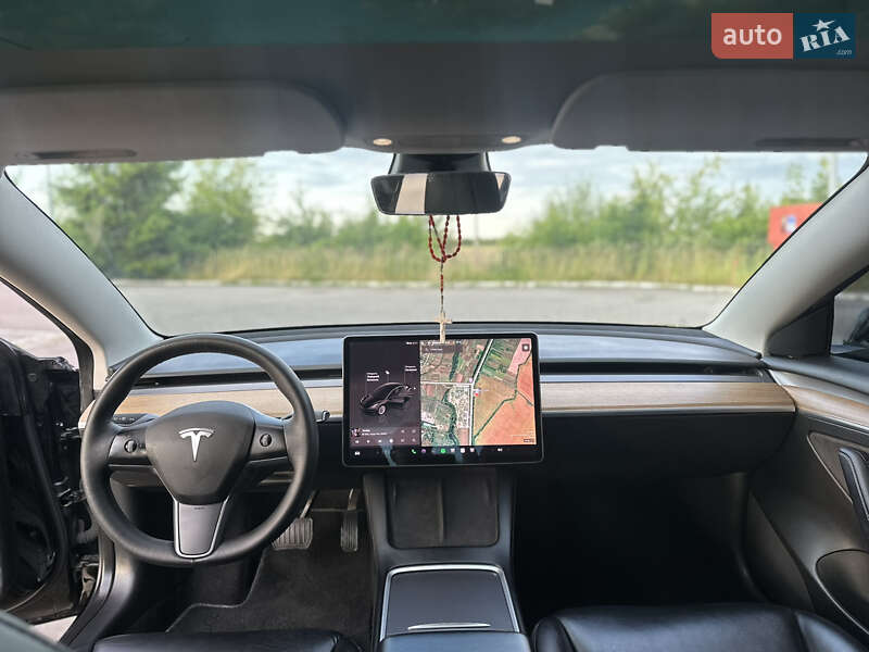 Седан Tesla Model 3 2022 в Івано-Франківську