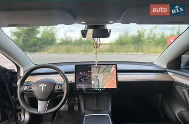 Седан Tesla Model 3 2022 в 