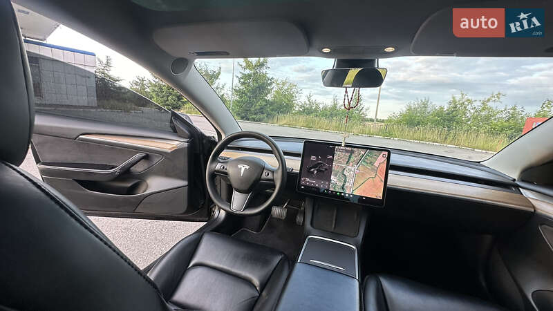 Седан Tesla Model 3 2022 в Івано-Франківську
