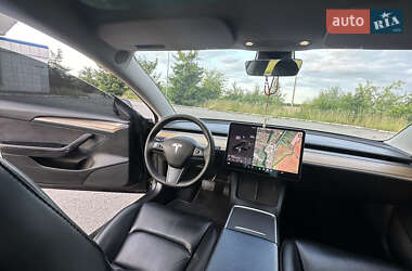 Седан Tesla Model 3 2022 в 