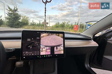 Седан Tesla Model 3 2022 в 