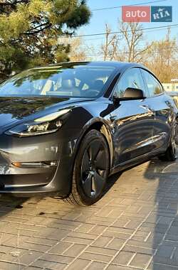 Седан Tesla Model 3 2022 в 