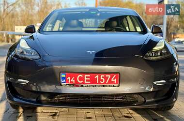 Седан Tesla Model 3 2022 в 