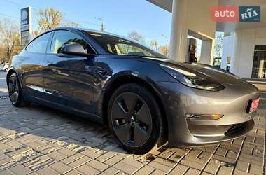Седан Tesla Model 3 2022 в 