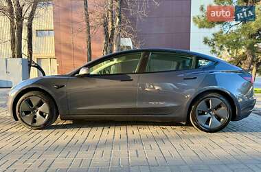 Седан Tesla Model 3 2022 в 