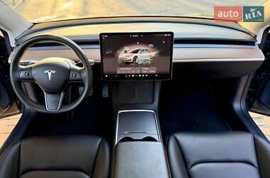 Седан Tesla Model 3 2022 в 