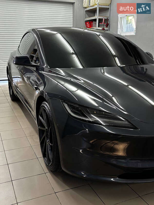 Седан Tesla Model 3 2024 в Чорноморську