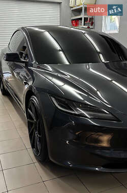 Седан Tesla Model 3 2024 в 