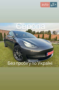 Седан Tesla Model 3 2019 в 