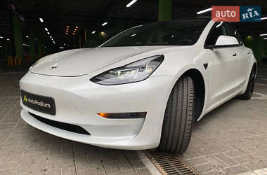 Седан Tesla Model 3 2023 в 