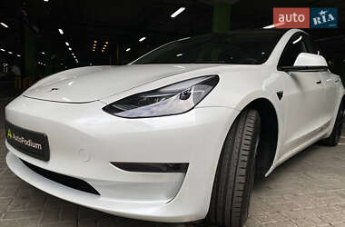Седан Tesla Model 3 2023 в 