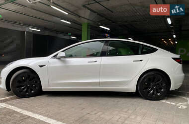 Седан Tesla Model 3 2023 в 