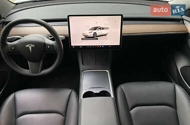 Седан Tesla Model 3 2023 в 