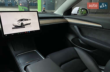Седан Tesla Model 3 2023 в 